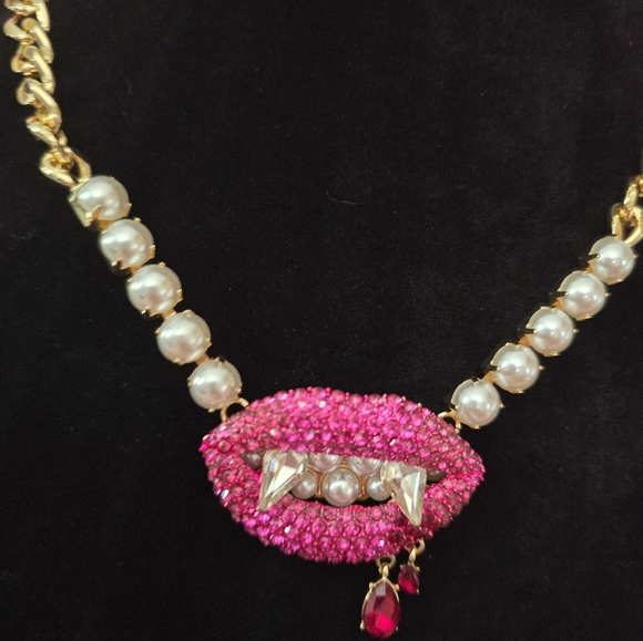 Betsey Johnson Vampire Pink Necklace and Earring set! NWT - Picture 12 of 15